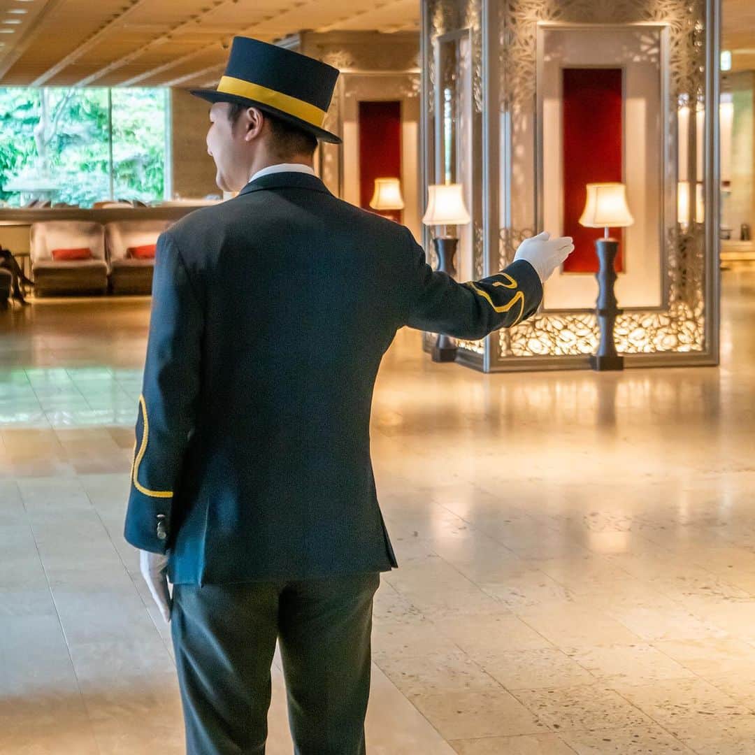 東京プリンスホテルのインスタグラム：「10月は衣替えの時期🍂 東京プリンスホテルのスタッフも冬服でお客さまをお出迎えいたします✨  The new season brings new autumn outfits! 🍂 Tokyo Prince Hotel staff are already dressed up nicely in their smart fall threads. How about you??  Share your own images with us by tagging @tokyoprincehotel  —————————————————————  #東京プリンスホテル #衣替え #ホテルスタッフ #tokyoprincehotel #visittokyo」
