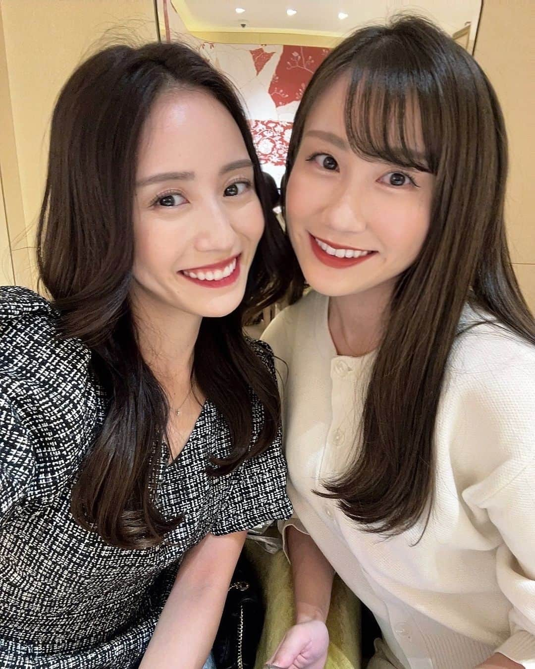 井手口瑞歩さんのインスタグラム写真 - (井手口瑞歩Instagram)「👩🏻‍❤️‍👩🏻 久々の姉妹投稿🫶🏻 この前一緒にカルティエでお買い物した時の🛍️ 自分の中で目標達成したら 買おうと思ってた物があるんだけど お姉ちゃんもちょうど欲しいのがあったみたいで 一緒に買おうって誘ってくれたから便乗させてもろて☝🏻 お目当てのものが奇跡的にその日に 入荷したみたいで無事購入出来たので 縁起が良い日に卸そうかと🤍 また改めてインスタにも載せます🖤 . #お姉ちゃん #井手口姉弟 #井手口家  #仲良し姉弟 #井手口ファミリー  #井手口姉妹 #姉妹 #仲良し姉妹 #シスコン #sisters #family #mylove」10月11日 19時34分 - mizuho.04