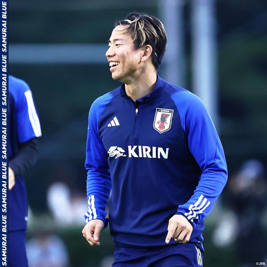 日本サッカー協会さんのインスタグラム写真 - (日本サッカー協会Instagram)「. 🔹#SAMURAIBLUE🔹 【2023.10.10 Training Report✍️】  途中から降り出した激しい雨にずぶ濡れになりながらも、ミニゲームなどを実施⚽️  1時間ほど全体練習を終え、その後はフィールドや室内で選手それぞれ調整を行なっていました💪  詳しいレポートはプロフィールのJFA公式サイト『JFA.jp』から✍  🏆#MIZUHOBLUEDREAMMATCH 2023 ⌚️10.13(金)19:35(🇯🇵) 🆚カナダ🇨🇦 🏟️デンカビッグスワンスタジアム(新潟) 📺#テレビ朝日 系列 📱#ABEMA(https://abe.ma/3rjBmkP)  #夢への勇気を #SAMURAIBLUE #jfa #daihyo #サッカー日本代表 #サッカー #soccer #football #⚽️」10月11日 19時29分 - japanfootballassociation