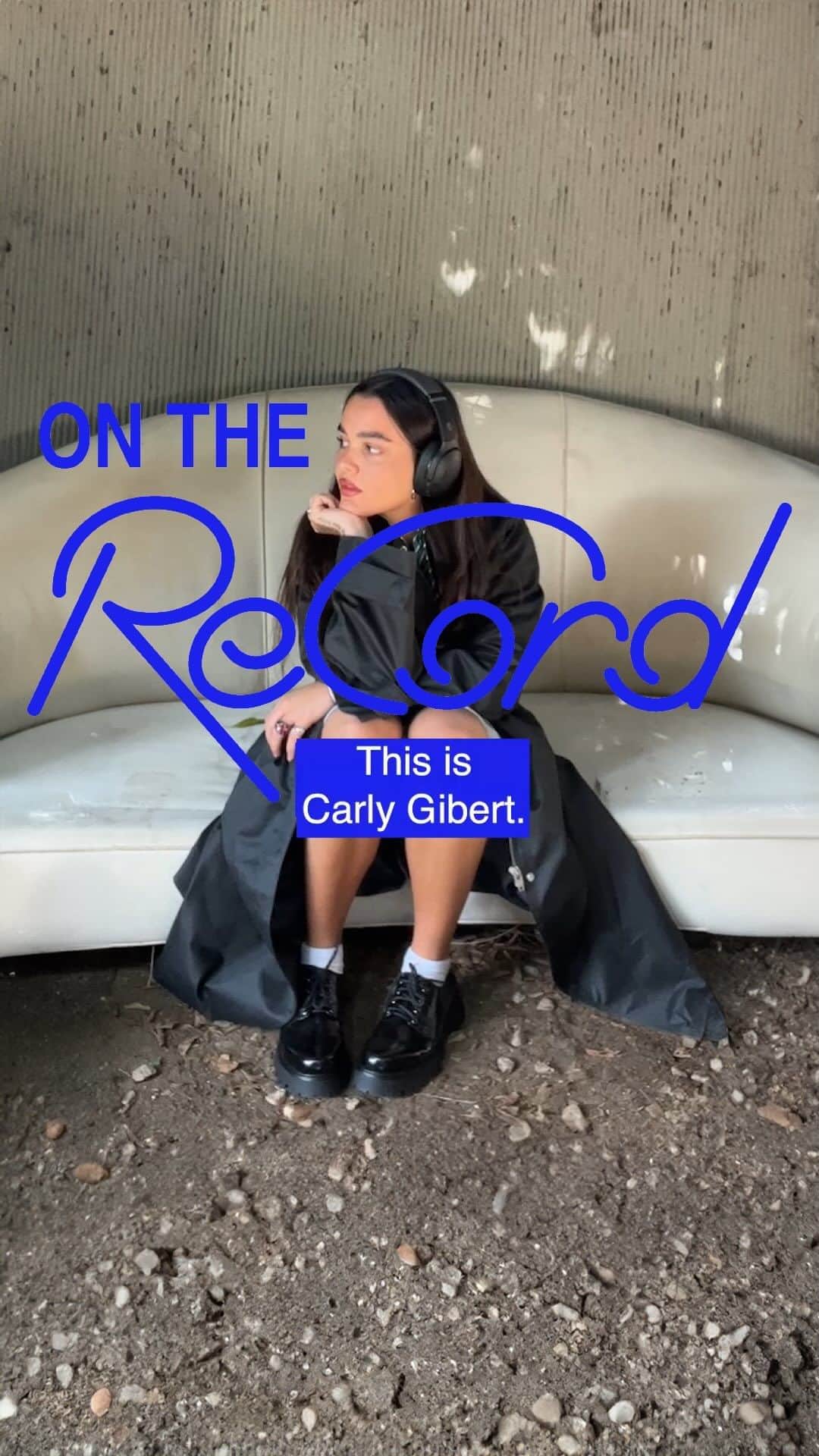 のインスタグラム：「it had to happen, @carlygibert is ON THE RECORD 📹」