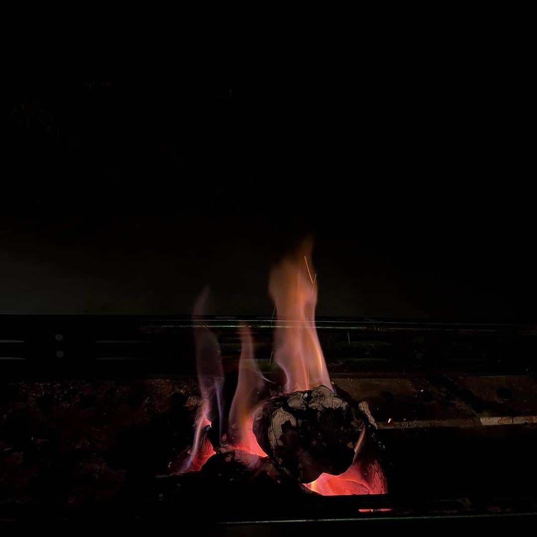 安藤成子のインスタグラム：「焚き火🔥  #焚火」