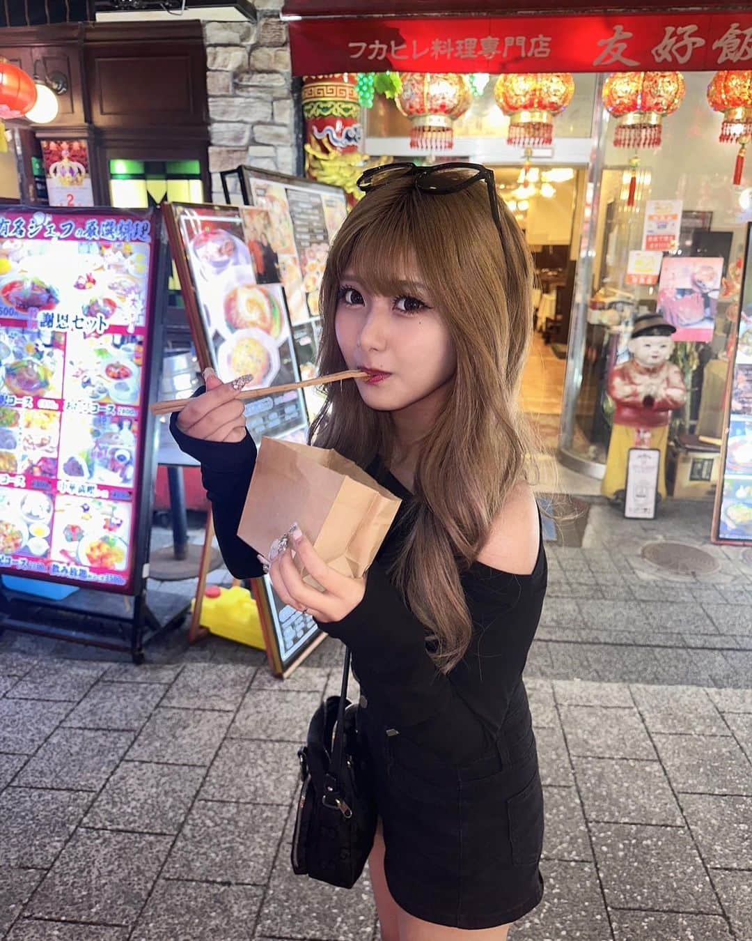 横田未来さんのインスタグラム写真 - (横田未来Instagram)「初南京町行ってきた🤭❤︎ 修学旅行生の子が声かけてくれたんだけど、先生に背中押されてパーって行っちゃって可愛かった思い出（笑）」10月11日 19時38分 - mirai_yokoda
