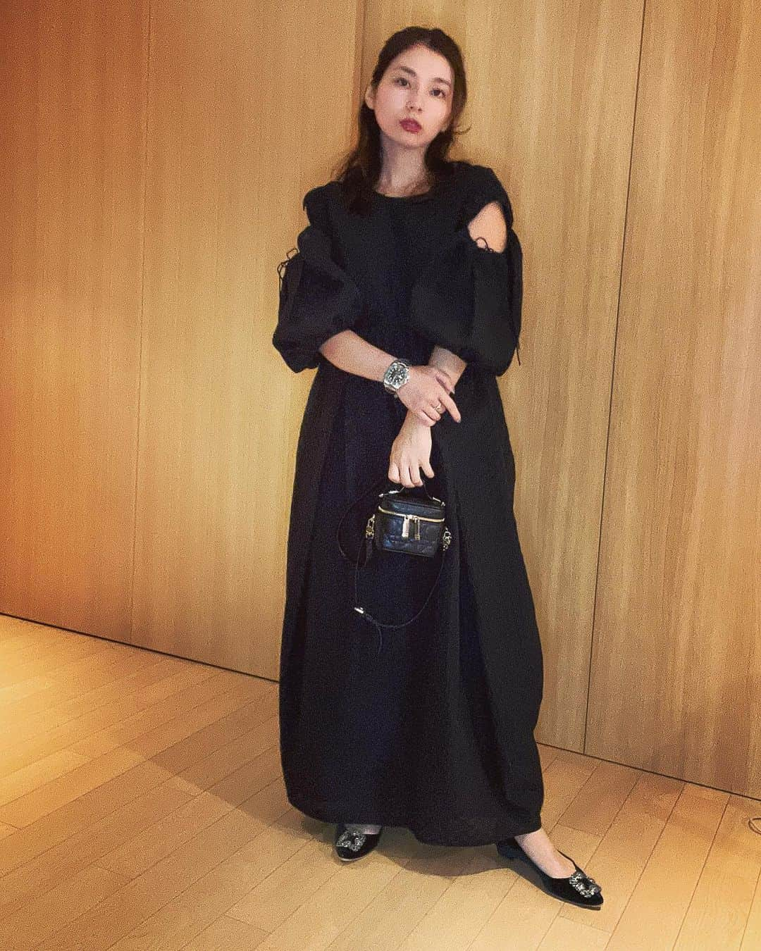 村上瑠美奈さんのインスタグラム写真 - (村上瑠美奈Instagram)「少し前の私服🖤  ついこの前までこんな格好でお出かけできたのに🥺🍂  onepiece @ceciliebahnsen  shoes @manoloblahnik  bag @dior   #るみな服#ootd#fashion#ceciliebahnsen#manoloblahnik #diorbag」10月11日 19時40分 - ruminamurakami