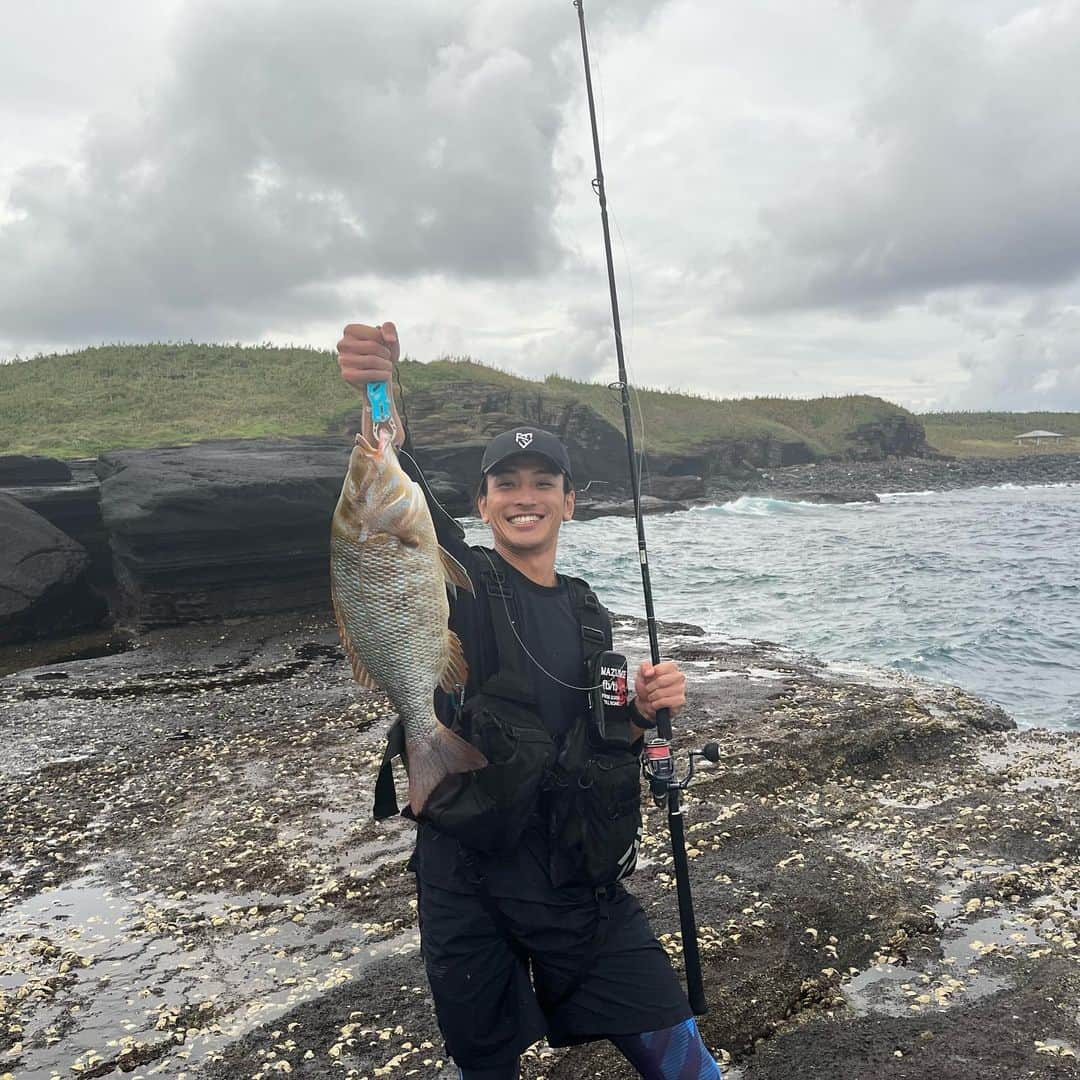 橋岡優輝さんのインスタグラム写真 - (橋岡優輝Instagram)「嵯峨ノ島🏝️  自然に囲まれてリフレッシュ！ 魚が大変美味でした🐟🐟  #五島列島 #嵯峨ノ島 #アコウの木 #釣り #平政リベンジしないと #ぱる」10月11日 19時44分 - h_yuki123