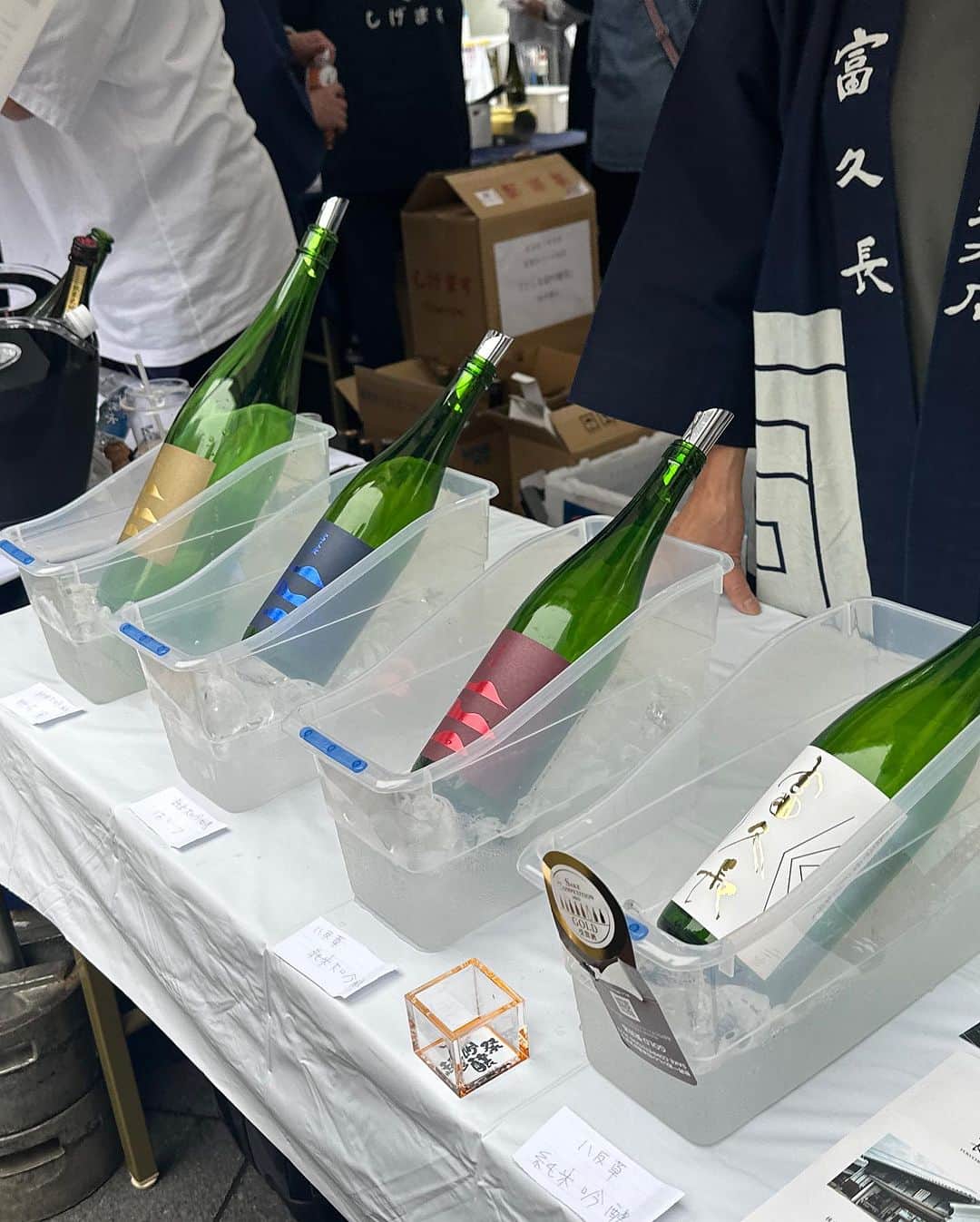 児玉アメリア彩さんのインスタグラム写真 - (児玉アメリア彩Instagram)「【吟醸酒のお祭り🍶🌸】 ⁡ イベントが各地で開催されている10月🌖 皆さんもどこかしらに顔出してるかしら ⁡ 私は池袋で開催されていた「としま超吟醸祭」に参加しましたー！ 日本吟醸酒協会( @ginjyoshu )と「としまはしご酒WEEK」( @toshima_gf2023 )共同開催。 ⁡ 吟醸酒協会42蔵のお酒が楽しめるイベントでしたー💟 ⁡ ⁡ ⁡ 池袋どまんなかの公園での開催だったので、「楽しそうだったからなんとなく立ち寄った」という方も多くて 客層がなかなか新鮮で私も感激しておりました⛲️✨ ⁡ 吟醸酒協会さん、やはり蔵元同士が仲良しなので あったかい空気感が伝わって、居心地が良いイベントが多いなぁといつも感じます🥰 ⁡ ⁡ 吟醸酒協会の公式LINEもあるので イベント情報などなど チェックしてみてください✅ ⁡ ⁡ ⁡ ⁡ ⁡ #吟醸酒 #吟醸酒協会 #日本酒イベント #日本酒🍶 #飲み歩き #のみあるき #アウトドアイベント  ⁡ ⁡」10月11日 19時47分 - aya_amelia_kodama