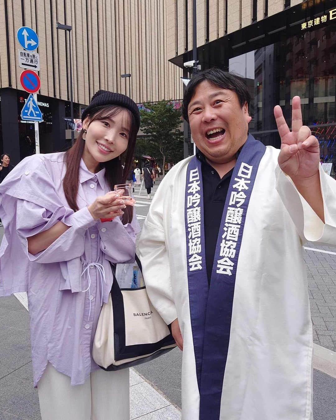 児玉アメリア彩さんのインスタグラム写真 - (児玉アメリア彩Instagram)「【吟醸酒のお祭り🍶🌸】 ⁡ イベントが各地で開催されている10月🌖 皆さんもどこかしらに顔出してるかしら ⁡ 私は池袋で開催されていた「としま超吟醸祭」に参加しましたー！ 日本吟醸酒協会( @ginjyoshu )と「としまはしご酒WEEK」( @toshima_gf2023 )共同開催。 ⁡ 吟醸酒協会42蔵のお酒が楽しめるイベントでしたー💟 ⁡ ⁡ ⁡ 池袋どまんなかの公園での開催だったので、「楽しそうだったからなんとなく立ち寄った」という方も多くて 客層がなかなか新鮮で私も感激しておりました⛲️✨ ⁡ 吟醸酒協会さん、やはり蔵元同士が仲良しなので あったかい空気感が伝わって、居心地が良いイベントが多いなぁといつも感じます🥰 ⁡ ⁡ 吟醸酒協会の公式LINEもあるので イベント情報などなど チェックしてみてください✅ ⁡ ⁡ ⁡ ⁡ ⁡ #吟醸酒 #吟醸酒協会 #日本酒イベント #日本酒🍶 #飲み歩き #のみあるき #アウトドアイベント  ⁡ ⁡」10月11日 19時47分 - aya_amelia_kodama