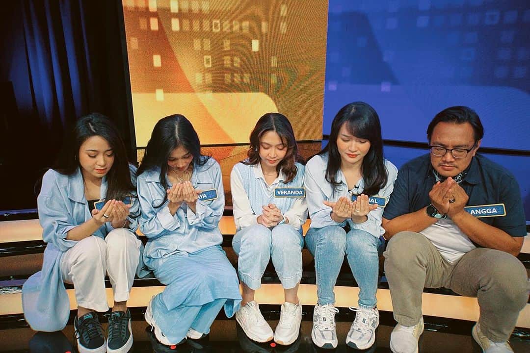 のインスタグラム：「doa dulu aja ya! wkwkwk jangan lupa nnti nntn jam 19.30 di mnc tv ya! team awan!」