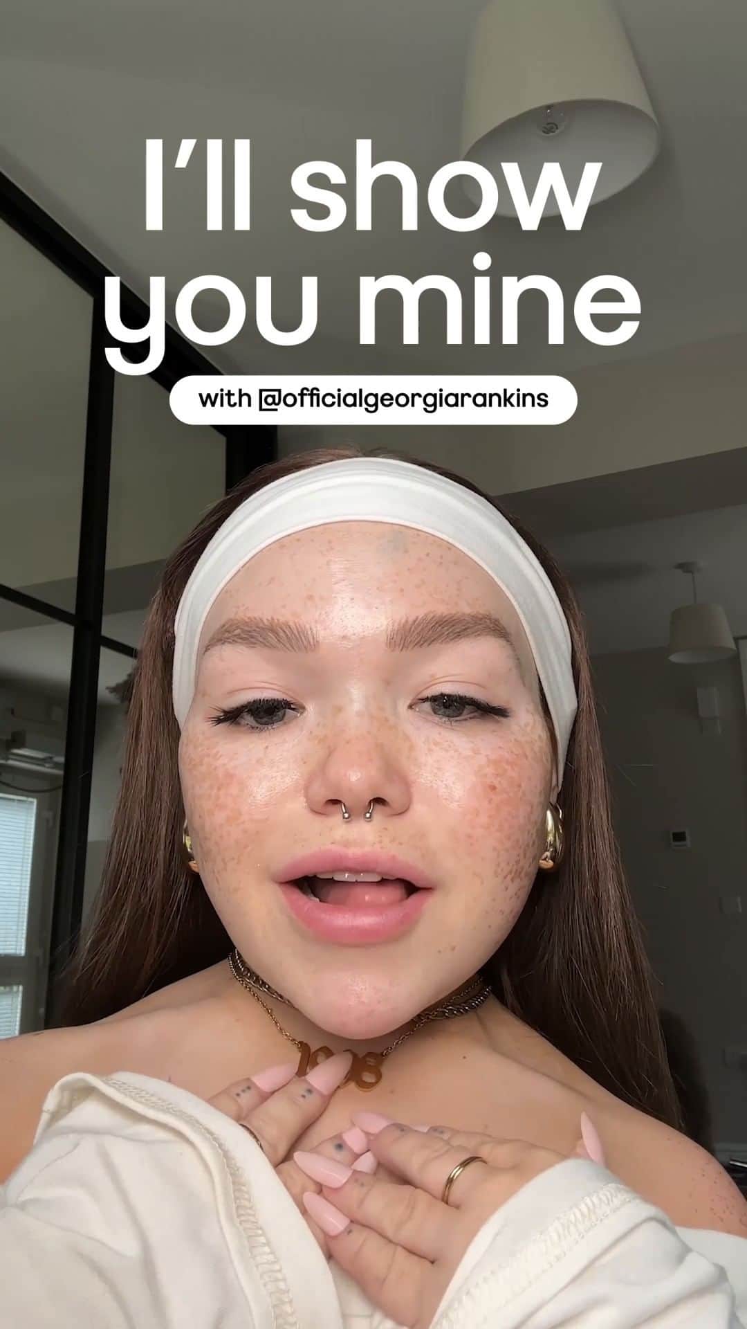 ASOSのインスタグラム：「Let's BFR, 🍓-girl makeup was MADE for @officialgeorgiarankin. Get the beau-☕️ and see Georgia's makeup routine (ft. ASOS faves) in #IllShowYouMine ✨」