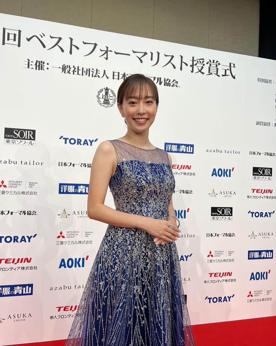 石川佳純のインスタグラム：「*** ベストフォーマリスト賞を受賞しました。 華やかで美しいドレスを着用させて頂き、背筋が伸びる思いでした。 フォーマルが似合うかっこいい大人を目指します😊👗✨ #ベストフォーマリスト賞」