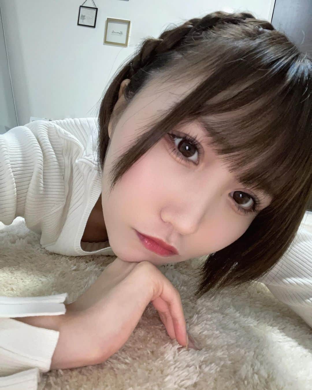 公野舞華のインスタグラム：「⁡ ⁡ ⁡ ⁡ そろそろ唇の皮を剥きたくなる季節になってきましたね。 ⁡ さっそく紫のアザみたいのができました🥲 ⁡ ⁡ ⁡」