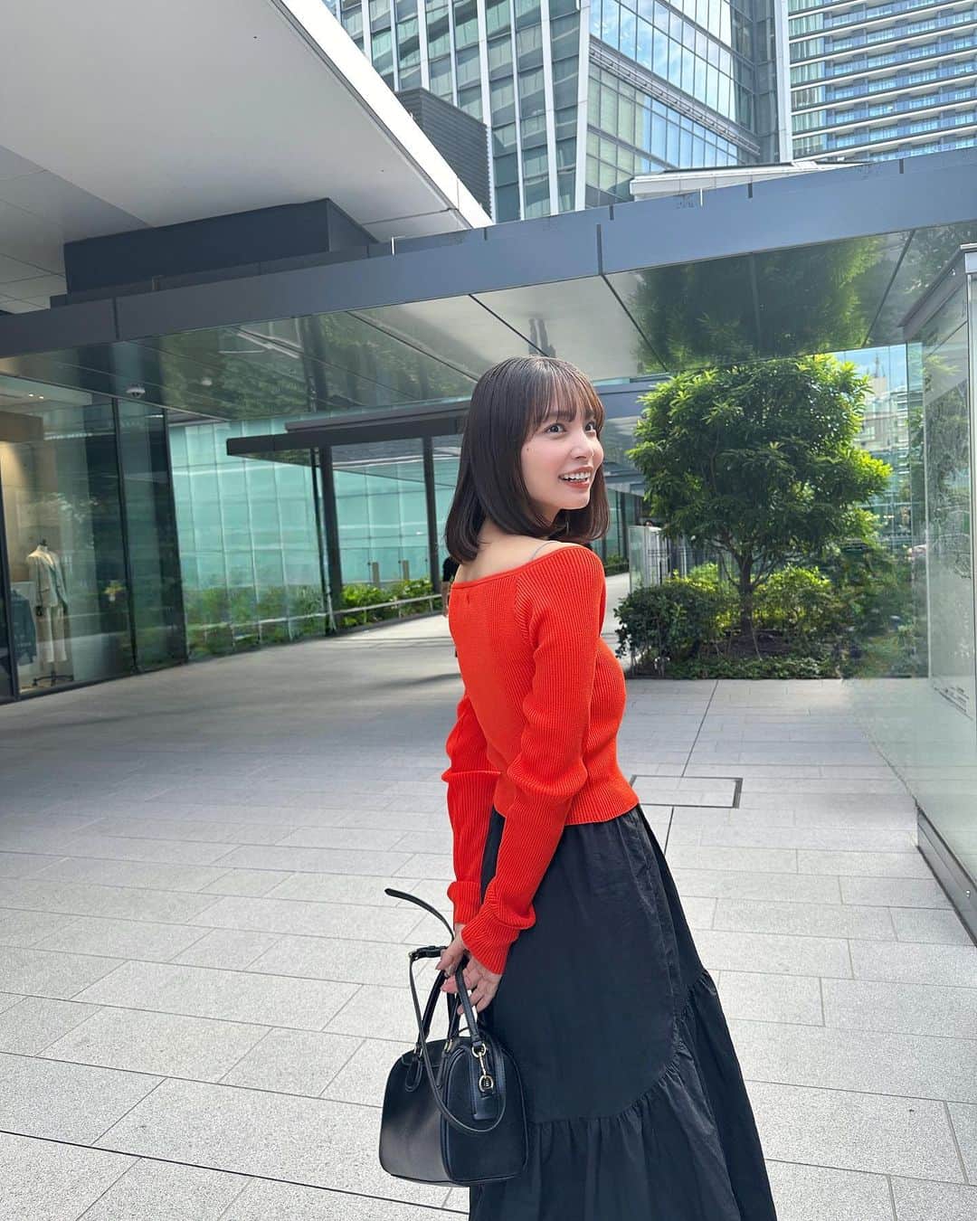 のインスタグラム：「母とお出かけ🍁  鯛めしがたまらなく美味しかったなぁ〜  6枚目の写真は母とのツーショットを落書きしてみました🤣笑」