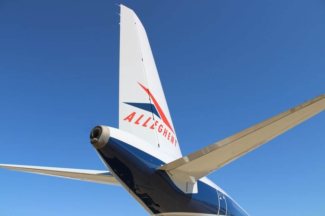 アメリカン航空さんのインスタグラム写真 - (アメリカン航空Instagram)「👀 😍 Spotted: Yesterday, this Airbus A321 officially rolled out of the paint hangar and into the Amarillo, Texas, sunshine. ☀️ It’s now back in the skies, showing off our Allegheny Airlines heritage livery. History looks good on you, N579UW. ✈️」10月12日 1時35分 - americanair