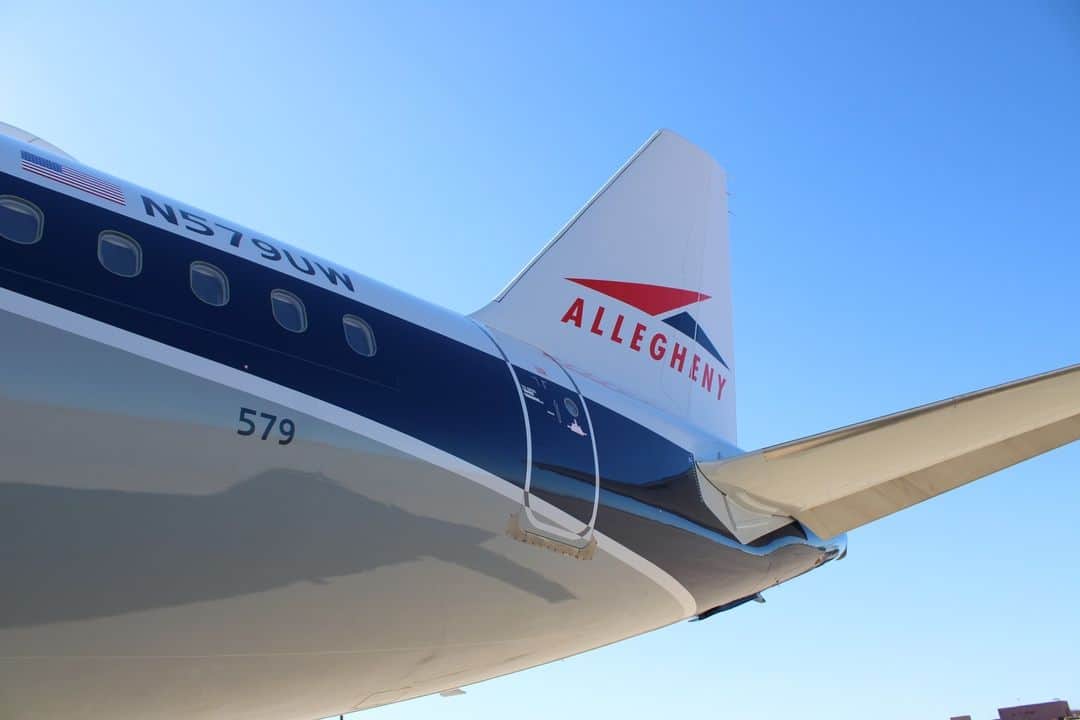 アメリカン航空のインスタグラム：「👀 😍 Spotted: Yesterday, this Airbus A321 officially rolled out of the paint hangar and into the Amarillo, Texas, sunshine. ☀️ It’s now back in the skies, showing off our Allegheny Airlines heritage livery. History looks good on you, N579UW. ✈️」