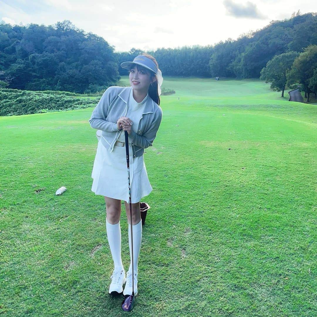 MANAE【Violet】さんのインスタグラム写真 - (MANAE【Violet】Instagram)「golf⛳️ . 秋ゴルフの時期ですね❤︎ @lenan_golf のウェアを着たよ〜🫶 . 上に羽織るのちょうどよかった💓 . #ゴルフ　#ゴルフ女子　#golf #美容師　#美容師の休日　#表参道美容師」10月11日 20時17分 - manae_violet