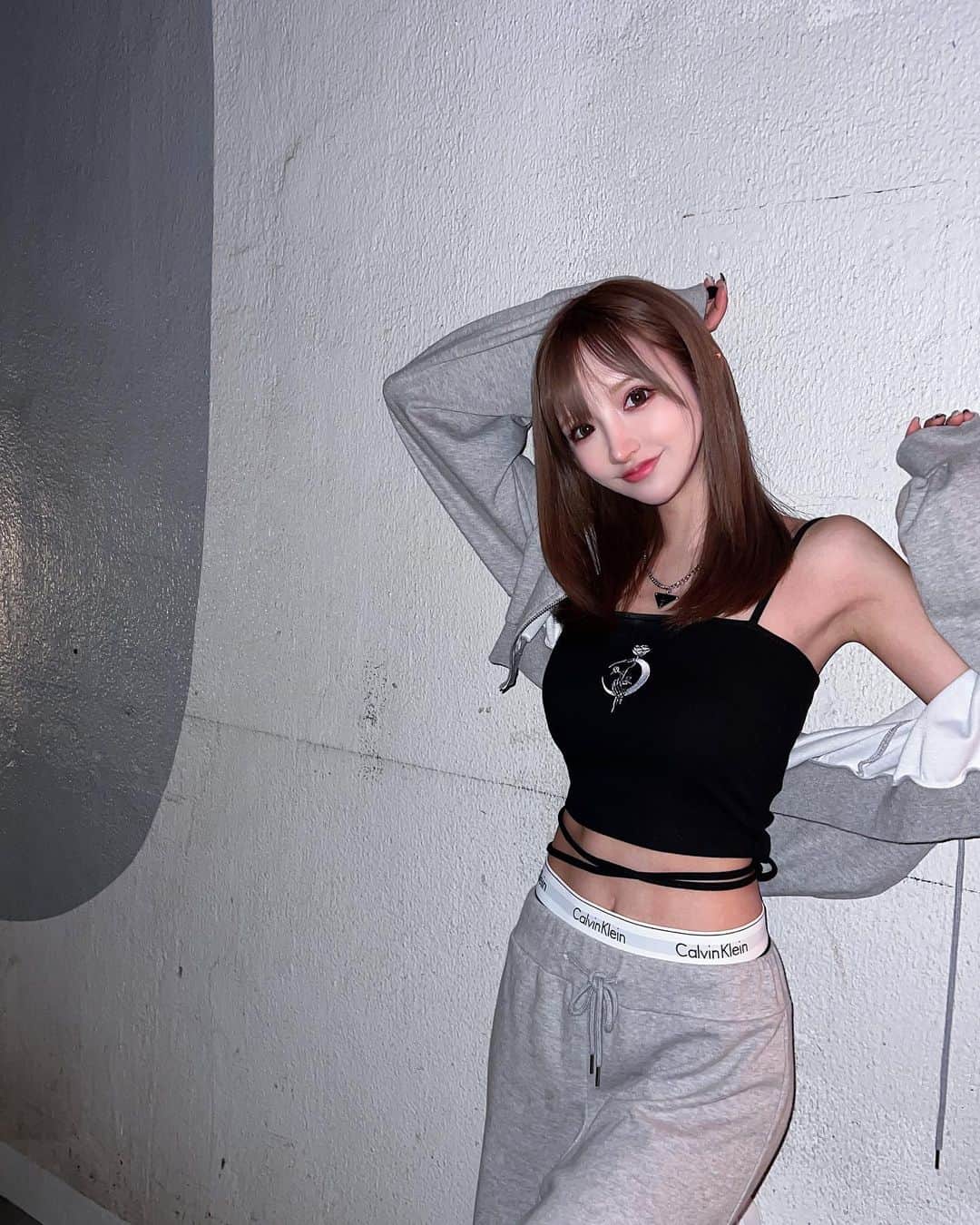 唯月みらいのインスタグラム：「すっかり秋だねぇ⛓️🩶 みんなの秋のたのしみおしえて🪐」