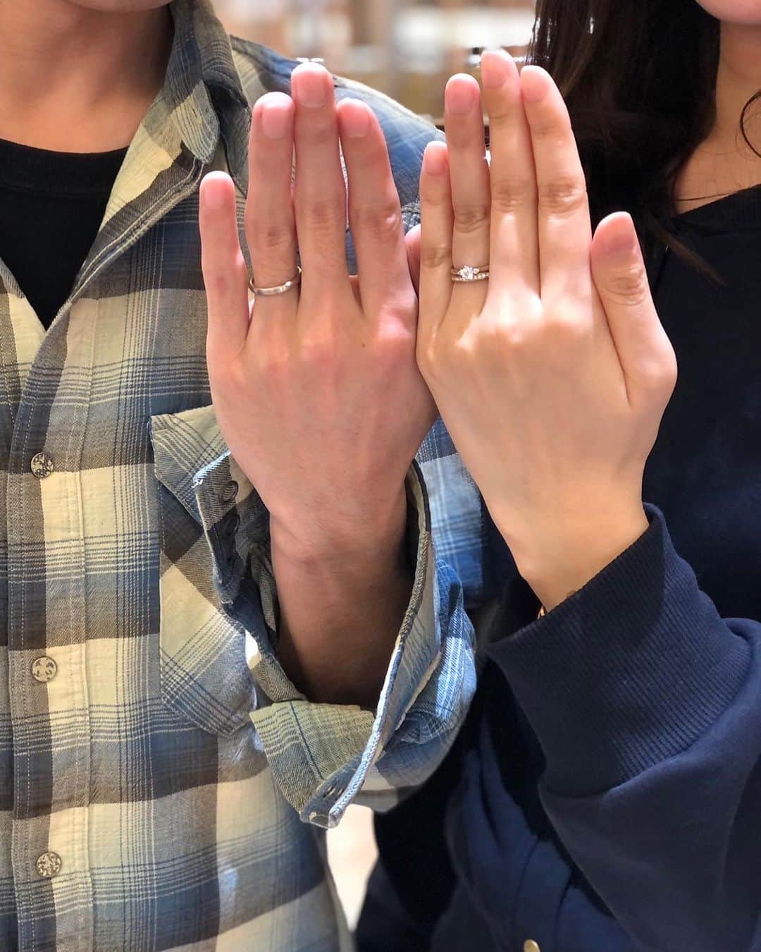 j_paris_bridalさんのインスタグラム写真 - (j_paris_bridalInstagram)「————————————————  【お客様Photo💍】 ⁡ みなさまこんにちは😊 お客様のお写真ご紹介いたします💓  結婚指輪と婚約指輪の重ね付け🥰✨ あえて素材をかえて付けるのが素敵ですね☺️✨  ジュエリーパリでは指輪を選ぶ時間も楽しんでいただきたいという想いからスタッフが一から丁寧にご案内し、お2人の大切な指輪選びのサポートをさせて頂きます☺️💍 ⁡ 詳しくはお電話、メールにてお気軽にお問い合わせくださいませ📩 皆様のお越しを心よりお待ちしております♪  ————————————————  #婚約指輪 #結婚指輪 #マリッジリング #エンゲージリング #ブライダルリング #結婚指輪福井 #結婚指輪人気 #ジュエリーパリ福井 #婚約指輪福井 #婚約指輪人気 #結婚指輪おすすめ #ブライダル指輪 #結婚指輪専門店 #婚約指輪おすすめ #婚約指輪専門店 #ring #marriage #bridal #wedding #結婚 #ウェディング #プレ花嫁 #ブライダル  #結婚式  #結婚式準備 #福井のいいところ #jewelryparis #ジュエリーパリ」10月11日 20時18分 - j_paris_bridal