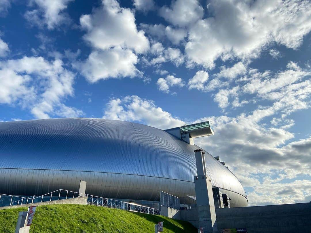 五十幡裕介のインスタグラム：「来年春のセンバツにつながる 高校野球秋の全道大会⚾️ 今回初めて札幌ドームで開催されます！  今日は札幌ドームで組み合わせ抽選会。 来週の18日(水)、熱戦が開幕します。  高校野球の取材者としては、 組み合わせが決まった時に各チームの監督や部長が見せる 「このブロックに入ったかぁ！」 「このチームと初戦でいきなり当たるのか…！」 というリアクションを見るのが、密かな楽しみです😏  #高校野球 #2023 #秋 全道大会 #甲子園 #2024 #春 #センバツ #クラーク国際 #駒大苫小牧 #北星学園大学附属  #北海 #稚内大谷 #別海 #苫小牧中央 #函館大柏稜 #札幌第一 #知内 #東海大札幌 #旭川実業 #北照 #とわの森三愛 #札幌大谷 #北見柏陽 #帯広大谷 #国際情報 #白樺学園 #旭川北 #HTB #アナウンサー #五十幡裕介」