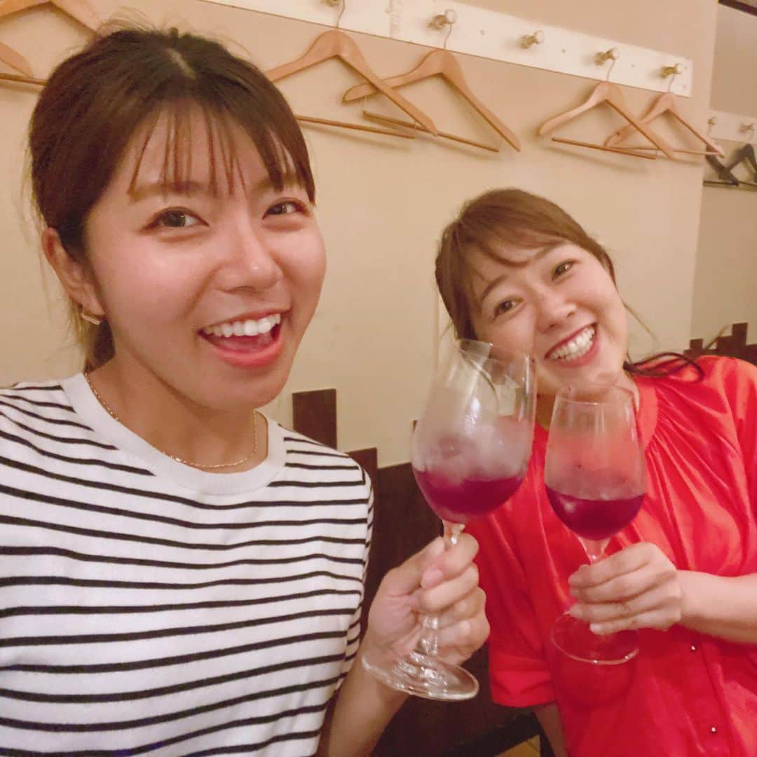 滝香織さんのインスタグラム写真 - (滝香織Instagram)「. まゆてぃんとサングリアで乾杯✨ お仕事頑張ったあとは、お酒が美味しー😆  #バソデオロ の#パエリア が好き💕 2枚目は#魚介のパエリア この日は#イカスミのパエリア を。 どっちも美味しくていつも迷っちゃう😂  #スペイン料理 #スペインバル #松山グルメ #愛媛グルメ #パエジャ #愛媛 #アナウンサー #女子アナ」10月11日 20時14分 - kaorin_taki