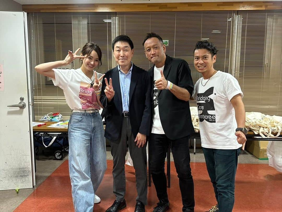 上条百里奈さんのインスタグラム写真 - (上条百里奈Instagram)「BridgingCare_Jamboree 2023 〜がんばろう！がんばれ！若手介護職合同勉強会〜  おかげさまで、無事に開催させていただくことが出来ました✨日本各地の様々な介護事業所から同世代介護職が集結し、学び、対話し、繋がる研修会でした。 3時間という短い時間でしたが、素晴らしい講師のもと、若き介護職が今学ぶべきものとは何か？改めて、介護の可能性を考えられる時間となりました。  クイズ大会は対話をする企画。協賛企業や学生、保護者たちを巻き込みながら、少しの時間でしたが、様々な価値観が交差する時間になったかと思います。介護に共通して必要なのは想像力と将来予測力。いかがでしたでしょうか。 Aさんのその後はアフタートークナイト@zoomで共有させてください。✨  同世代参加者の皆さま、ご協力いただいた介護事業所の皆さま、応援していただいた企業の皆さま、そして駆け回ってくれた運営メンバーのみんな、すべてに大感謝です。  やっぱりね、他人の人生に一生懸命になれる介護職が大好きです。次回はもっと参加してくれたみんなと時間をかけて仲良くなりたいです。☺️  次回もぜひ、ご参加ください✨ありがとうございました✨  #bridgingcarejamboree  #介護 #同世代 #合同勉強会 #学び #繋がり #対話 #楽しい  #介護福祉士 #caregiver  #有給とったり #高速バスをつかって #たくさんの方が集まってくれて #大感謝です #もう次回の運営メンバー募集中 #タグ付けしてほしい人教えてね！」10月11日 20時26分 - yurina_kamijo