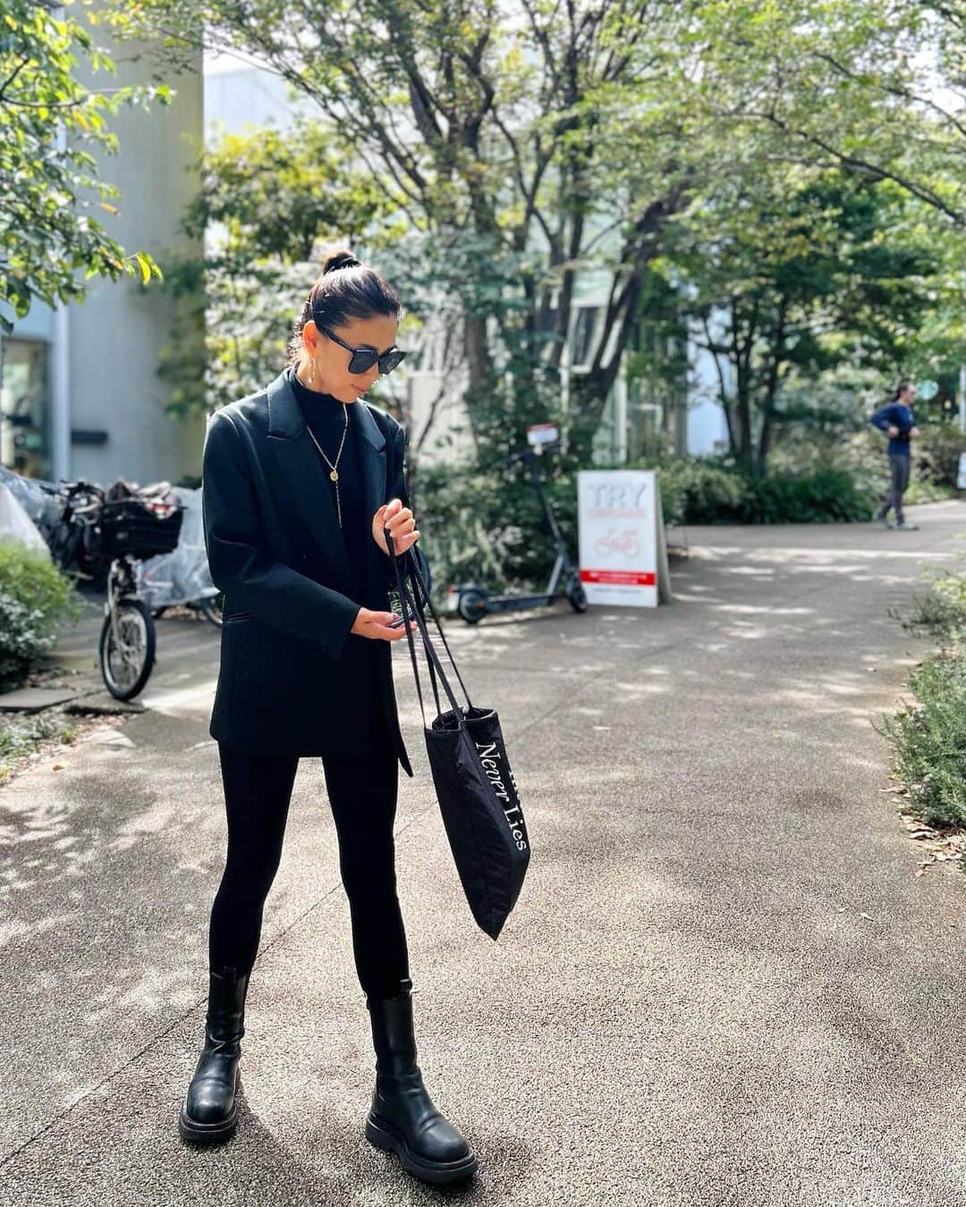 野沢和香のインスタグラム：「気持ちのいい日でした🤍 @werthy.official の 毎日ブラックJKが大活躍✨　 Love&peace レギンスで合わせてみました☺️🤍」