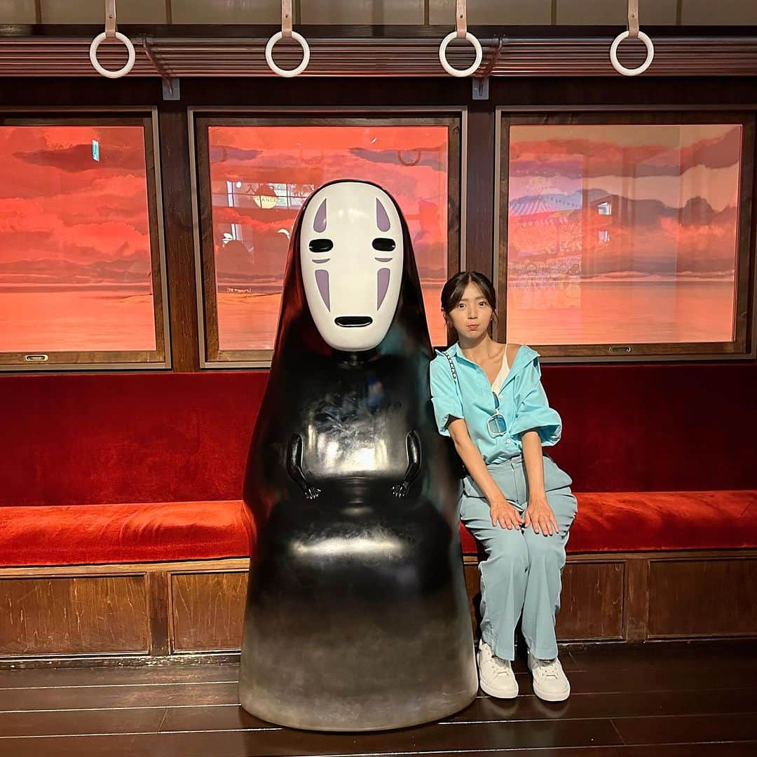 めいのインスタグラム：「--🇯🇵Japan たくさんのフォトスポット たくさんの人 たくさん並んでて たくさん写真を撮った  ・ ・ ・　 ・ ・ ・  —  #instapic#日本#ジブリ#寫真#portrait#사진#ジブリパーク#名古屋#커피#ポートレート#japanesegirl#写真集#japan#photo_jpn#愛知#섹시#photo#写真部#フォロー#撮影#model#view#愛知県#tokyo#follow#portraitsedition  比三鷹還要大很多的吉卜力 排滿拍滿」