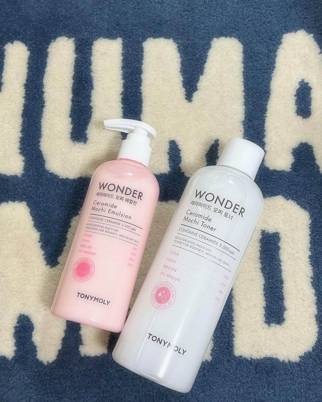 田口珠李のインスタグラム：「TONYMONYのMochi TonerとMochi Emulsion🫧  @tonymoly.jp_official  ベタつかないのにしっかり保湿はしてくれて、敏感肌な私でも問題なく使えたのでお肌弱い人にもおすすめです🥚  私の大好きなセラミドとCICA配合なのも嬉しいの。  #PR #トニモリ #モチトナー #トニーモリー #もちセラミド」