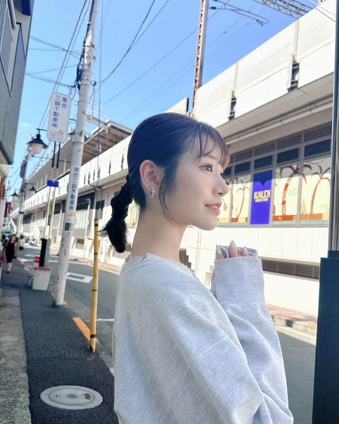 河北彩花さんのインスタグラム写真 - (河北彩花Instagram)「⁡ ⁡ ⁡ この日のお仕事をきっかけに 最近スニーカーを履くようになったよ👟🤍 ⁡ ⁡ ⁡ ストーリーにも書いたけど 昨日の投稿でびっくりされた方は この写真たちみて安心してください🥹(笑) ⁡ ⁡ ⁡ でもたまにはガラッと雰囲気変わったり するのもいいよね？？💭🫶🏻    #古着コーデ  #オフショット」10月11日 20時25分 - saika_kawakita__official