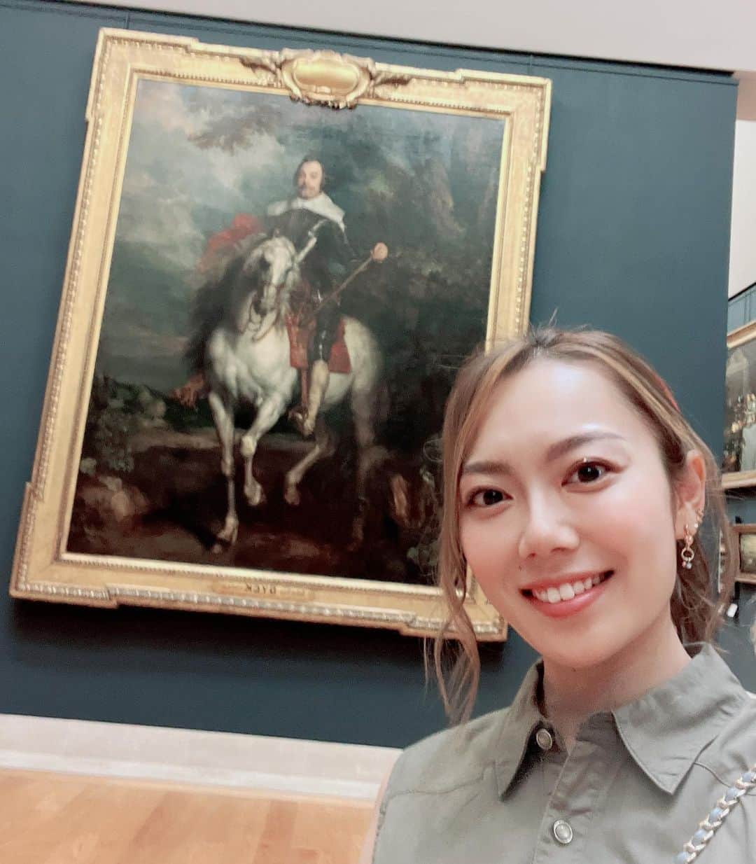 志村玲那さんのインスタグラム写真 - (志村玲那Instagram)「#ルーブル美術館 #モナリザ #ミロのヴィーナス #たくさんの作品を見てきたよ #所要時間は3〜4時間 #もっとゆっくり見たかった  #モナリザ混んでたけど #1番前で見れて #嬉しい  #建物は中世から  #ルーベンスの絵がすき #って思った  #monalisa #venusdemilo   #行ってよかった #すごい素敵で勉強になった #楽しかった  #パリ1区　#MuséeduLouvre #louvremuseum  #ルーヴル美術館   #onlyparis #Paris #paristravel #paristrip  #パリ　#パリ旅行 #フランス　#フランス旅行　#🇫🇷」10月11日 20時31分 - rena_shimura