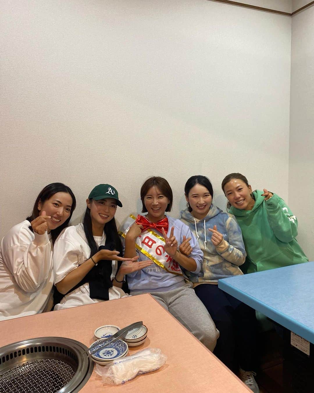 上田桃子さんのインスタグラム写真 - (上田桃子Instagram)「今日はボミをみんなで囲んでご飯しました♡  沢山笑って、泣いちゃって、、、 楽しく美味しく素敵な時間でした😊🩷  今週も来週も 素敵な時間を過ごしてねー☺︎‼️」10月11日 20時32分 - momoko3030
