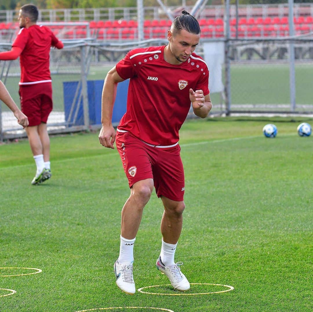 ダビド・バブンスキのインスタグラム：「@ffmacedonia ⚽️❤️」