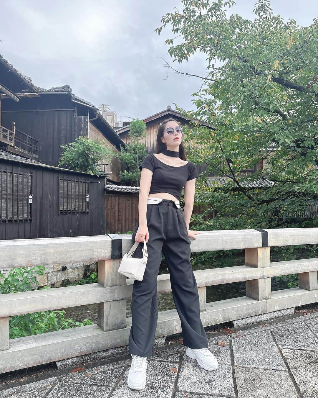 松原伊予菜さんのインスタグラム写真 - (松原伊予菜Instagram)「'  kyoto🐈‍⬛🖤  #ootd#服#code#コーデ#コーディネート#ブラックコーデ #kyoto#京都#祇園#京都カフェ#京都旅行#京都観光#京都ランチ#京都グルメ#京都カフェ巡り」10月11日 20時37分 - iyona_147