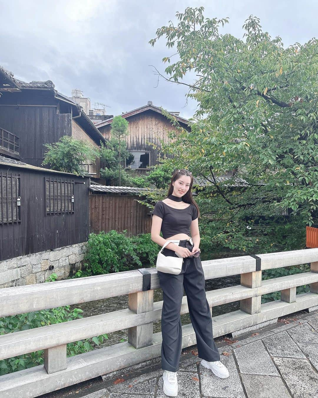 松原伊予菜さんのインスタグラム写真 - (松原伊予菜Instagram)「'  kyoto🐈‍⬛🖤  #ootd#服#code#コーデ#コーディネート#ブラックコーデ #kyoto#京都#祇園#京都カフェ#京都旅行#京都観光#京都ランチ#京都グルメ#京都カフェ巡り」10月11日 20時37分 - iyona_147