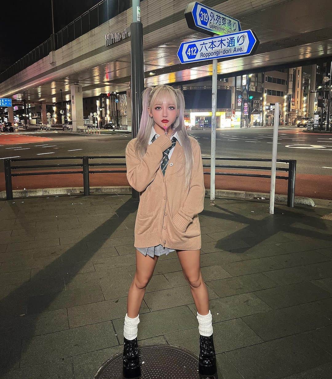 SHA-NAのインスタグラム：「JK 「女子高生」の略で、女子高校生、高校生女子を指す語。  #パリオン #六本木 #partyon #バーレスク #バーレスク東京 #BurlesqueTokyo #Tokyo #ギャル #派手髪 #スニーカー女子  #ビジョビ#gal #水着 #攝影日記 #人像摄影 #撮影会」