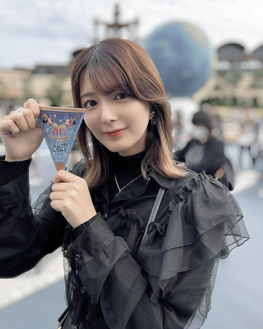 関有美子さんのインスタグラム写真 - (関有美子Instagram)「#tokyodisneyland   大好きなチップに2回も会えました☺︎  前回のディズニーでもそうでしたが親友ちゃんが写真撮るの上手すぎるのでいっぱい載せますー！」10月11日 20時40分 - seki_yumiko_official