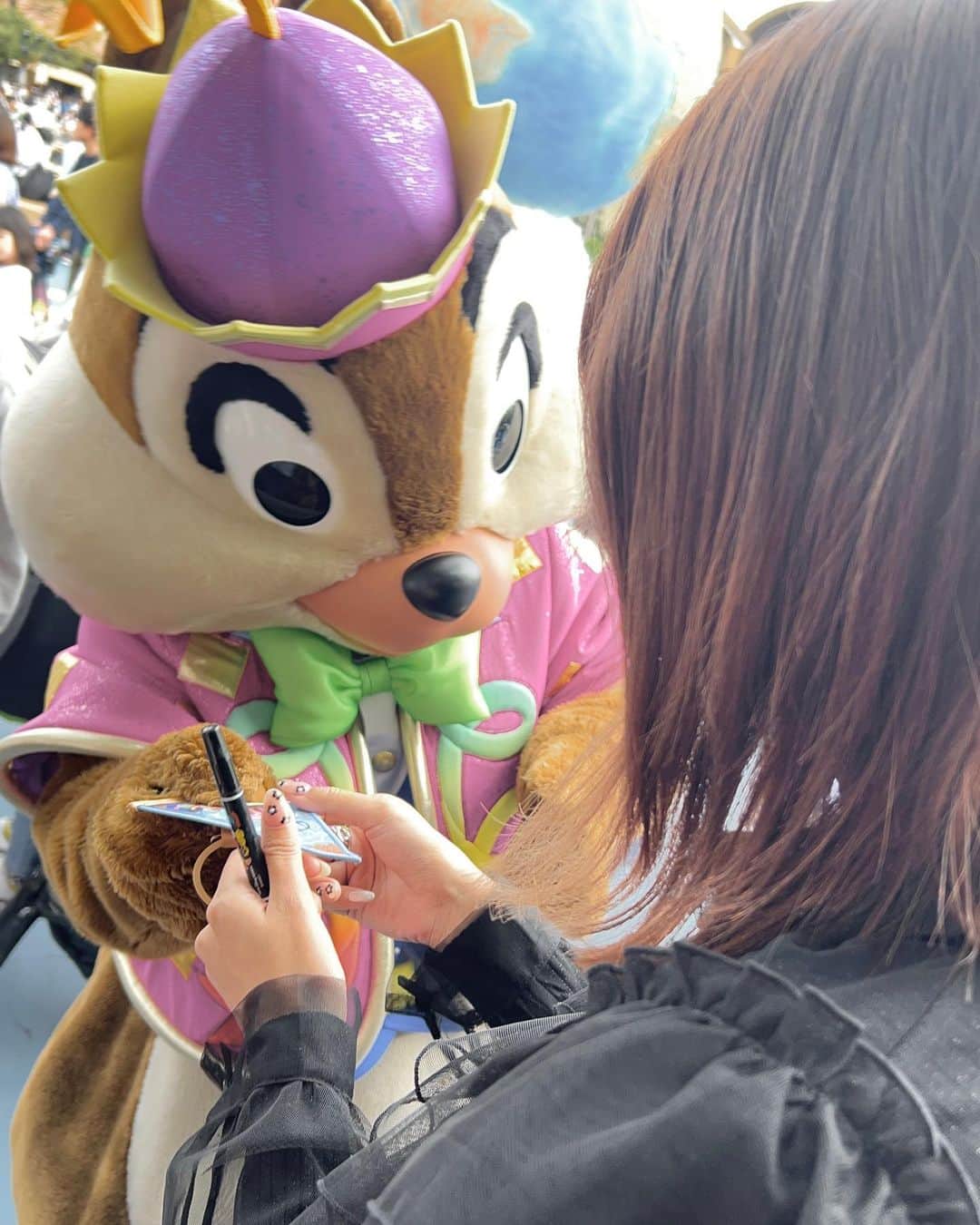 関有美子さんのインスタグラム写真 - (関有美子Instagram)「#tokyodisneyland   大好きなチップに2回も会えました☺︎  前回のディズニーでもそうでしたが親友ちゃんが写真撮るの上手すぎるのでいっぱい載せますー！」10月11日 20時40分 - seki_yumiko_official