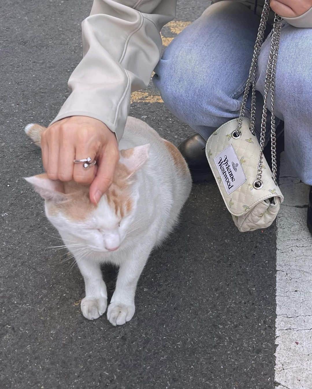 ネオンムーンのインスタグラム：「일하러 가는 성수 말고, 놀러 가는 성수💙」