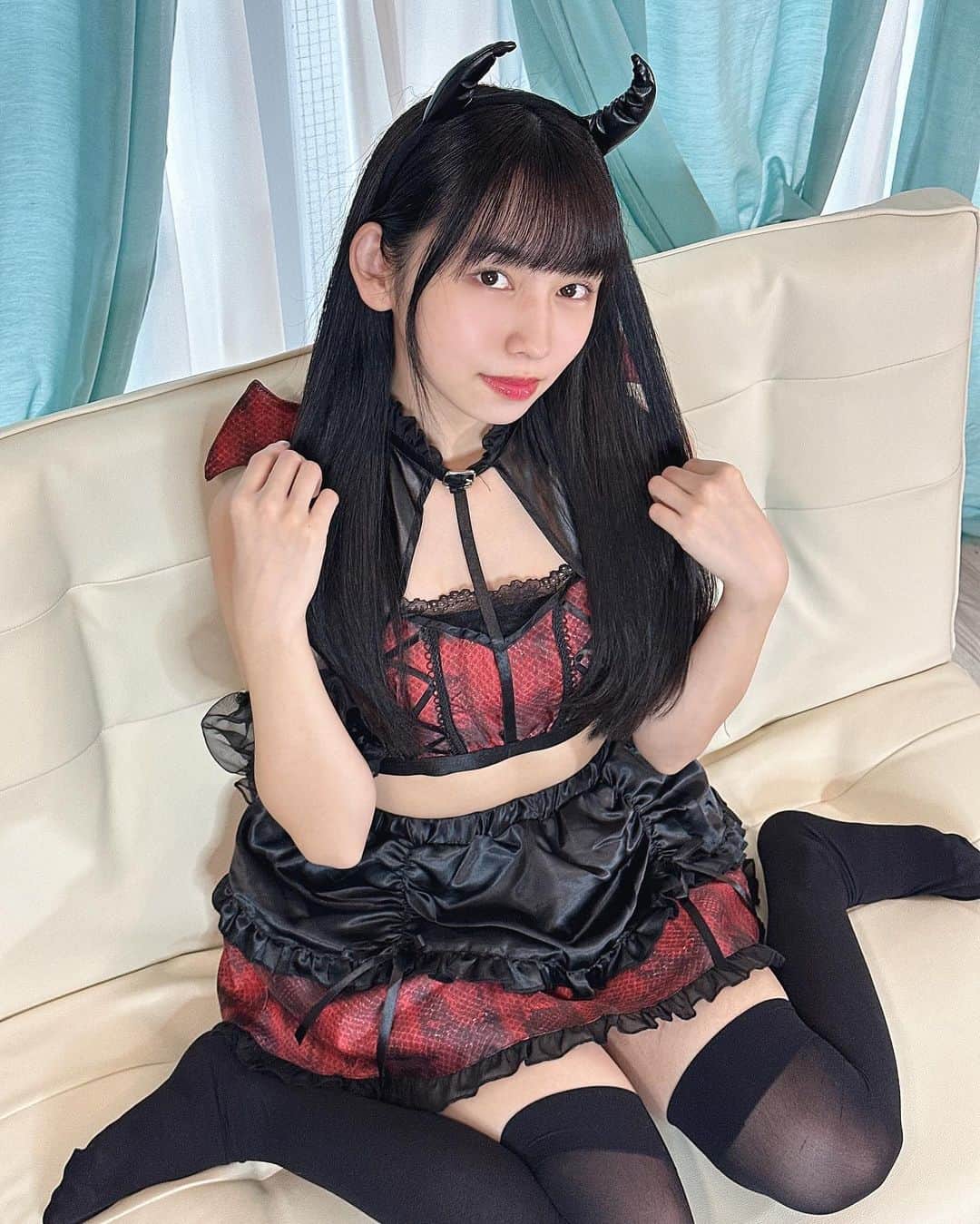 のインスタグラム：「ニーハイ好きって聞きました🫢 ⁡ ⁡ #instagood  #instpic #instlaike #model  #me #japanesegirl #japaneseidol #l4 #l4l #kawaii #kawaiigirl #黒髪 #黒髪ストレート #暗髪 #自撮り #自拍 #粉我 #拍攝  #좋아요환영 #自撮り女子 #インフルエンサー #selfie #followｍe #グラビア #グラビアモデル #グラビアアイドル #cosplaygirl #コスプレ女子 #コスプレ #ニーハイ」