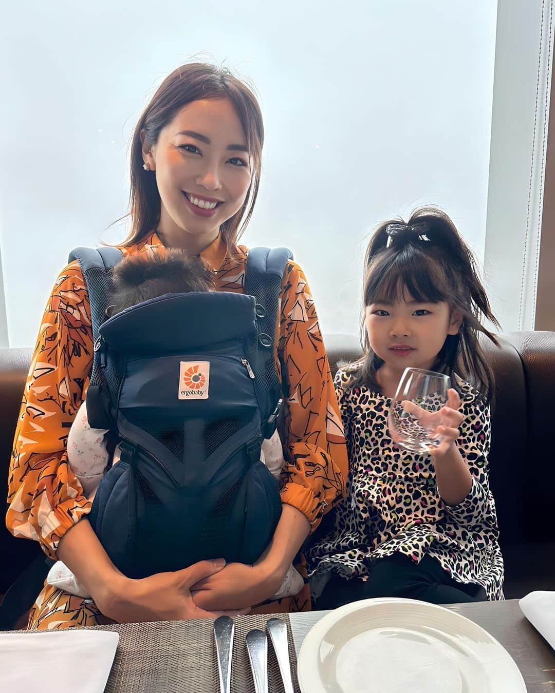 吉井絵梨子さんのインスタグラム写真 - (吉井絵梨子Instagram)「メイク映えする長女🫢💄 ちょっとギャルぽさアップするね🐆❤️  最近は、アイライナーがブーム🌟  #年中さん  #メイク映えする顔  #子育てママ  #mamalife #mamafashion  #kidsmakeup」10月11日 20時51分 - supermamaeriko