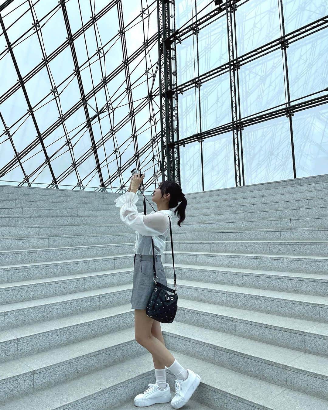 岩間妃南子さんのインスタグラム写真 - (岩間妃南子Instagram)「・ ・ ・ ガラスのピラミッド💎 雨降ってたけどどこいてもキラキラで綺麗だった☔️✨ ・ ・ ・ #北海道旅行 #北海道 #北海道観光 #ガラスのピラミッド」10月11日 21時02分 - hinako.1116