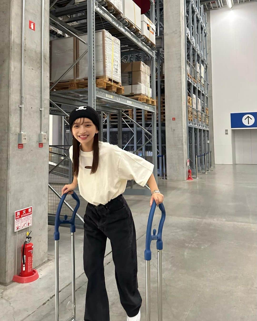平尾優美花（ゆみちぃ）さんのインスタグラム写真 - (平尾優美花（ゆみちぃ）Instagram)「家具もフードも安すぎて親子で楽しい❤︎ そして初 @supremenewyork 👕 #IKEA#supreme」10月11日 20時54分 - hirao_yumika