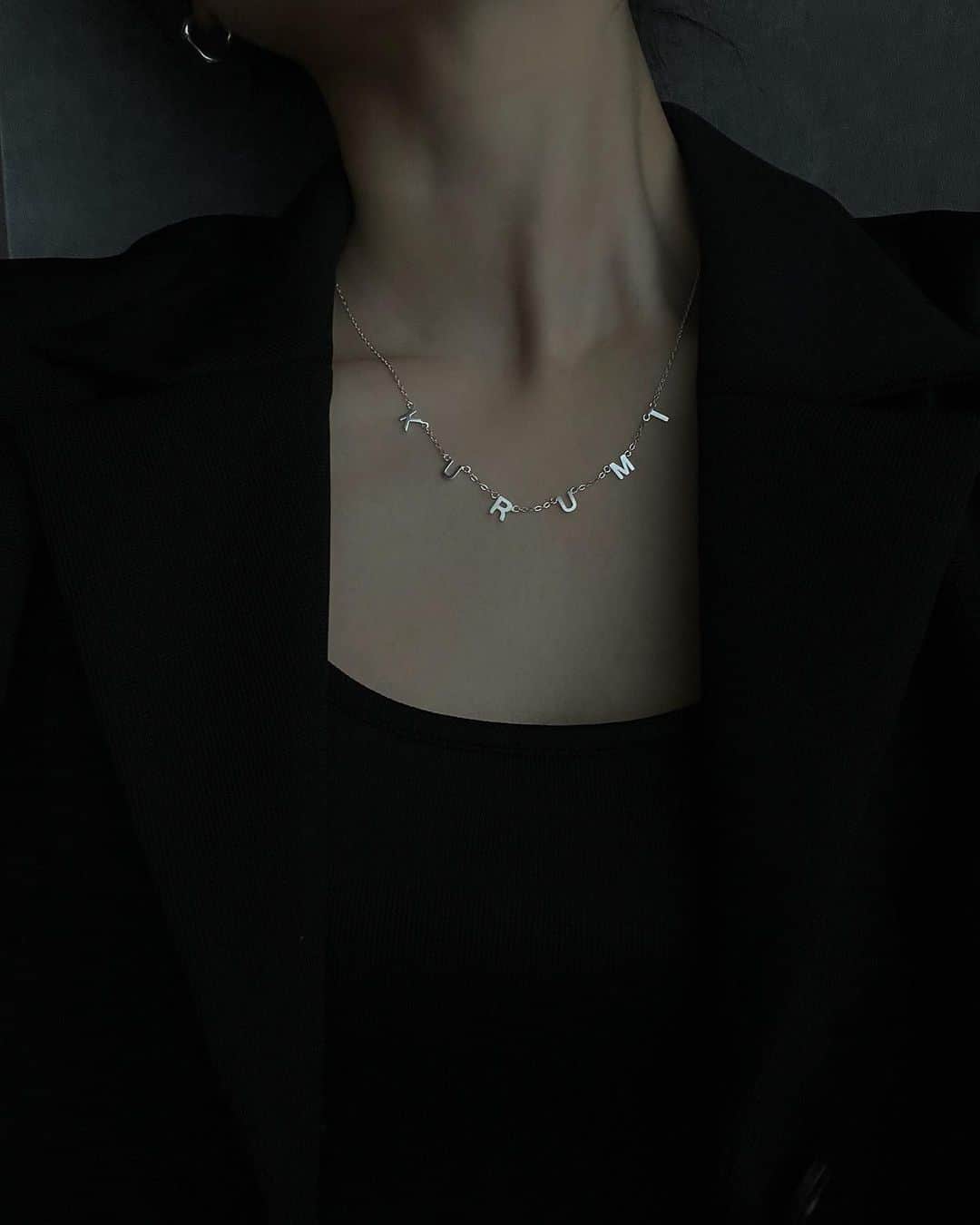 中村くるみのインスタグラム：「@ovovjewerlyofficial  先日ご購入いただいた皆様 ありがとうございました🖤  Silver925リングの新作を もうすぐお披露目できそうなので 是非チェックしていてくださいね✔︎  これからも皆様に喜んでもらえるよう 頑張っていくのでこれからも @ovovjewerlyofficial をよろしくお願いします🥹🩶」