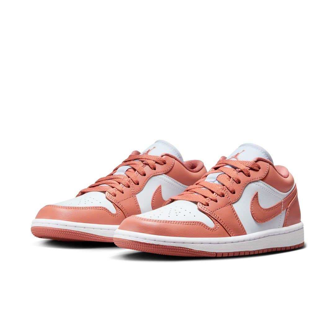 のインスタグラム：「・ 【10/12 Release】  JORDAN BRAND WMNS AIR JORDAN 1 LOW DC0774-080 ￥16,500  ＊店舗により取り扱いサイズが異なります。 ＊お一人様1点までとさせて頂きます。 ＊お電話や店頭でのお取り置きなどは承れませんので予めご了承ください。 ＊数に限りがございます。売りれの際はご了承下さい。  ＊発売日当日の状況によって、整理券をお渡ししての入店案内 　もしくは抽選販売等に変更させて頂く場合が御座います。 ＊スタッフの指示に従って頂けない場合は、販売を中止させて頂く場合も御座います。  https://gs.abc-mart.net/calendar/?utm_source=FB&utm_medium=social&utm_campaign=DC0774-080  #abcmart #abcマート #ABCGS #NIKE #ナイキ #nikejordan #jordan #AJ1 #jordan1 #エアジョーダン #sneakers #sneakernews」