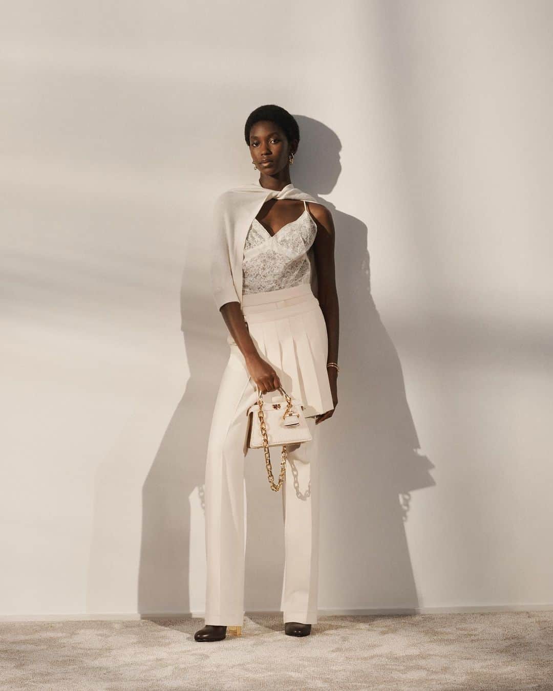 Fendiのインスタグラム：「Express yourself. A new Pico Peekaboo with Fendi Roma detailing and the Chain Strap You have been created to personalise the #FendiPeekaboo.  Discover the Peekaboo and a selection of accessories in boutiques and at Fendi.com.  Artistic Director of Couture and Womenswear: @mrkimjones  Artistic Director of Accessories and Menswear: @silviaventurinifendi  Artistic Director of Jewellery: @delfinadelettrez   Styling: @elliegracecumming Hair: Shingo Shibata Makeup: Kiki Gilford  Casting: @shelleydurkancasting Model: Laura Reyes  Photography: @hannamoon69   Set: @mattjacksonmattjackson」