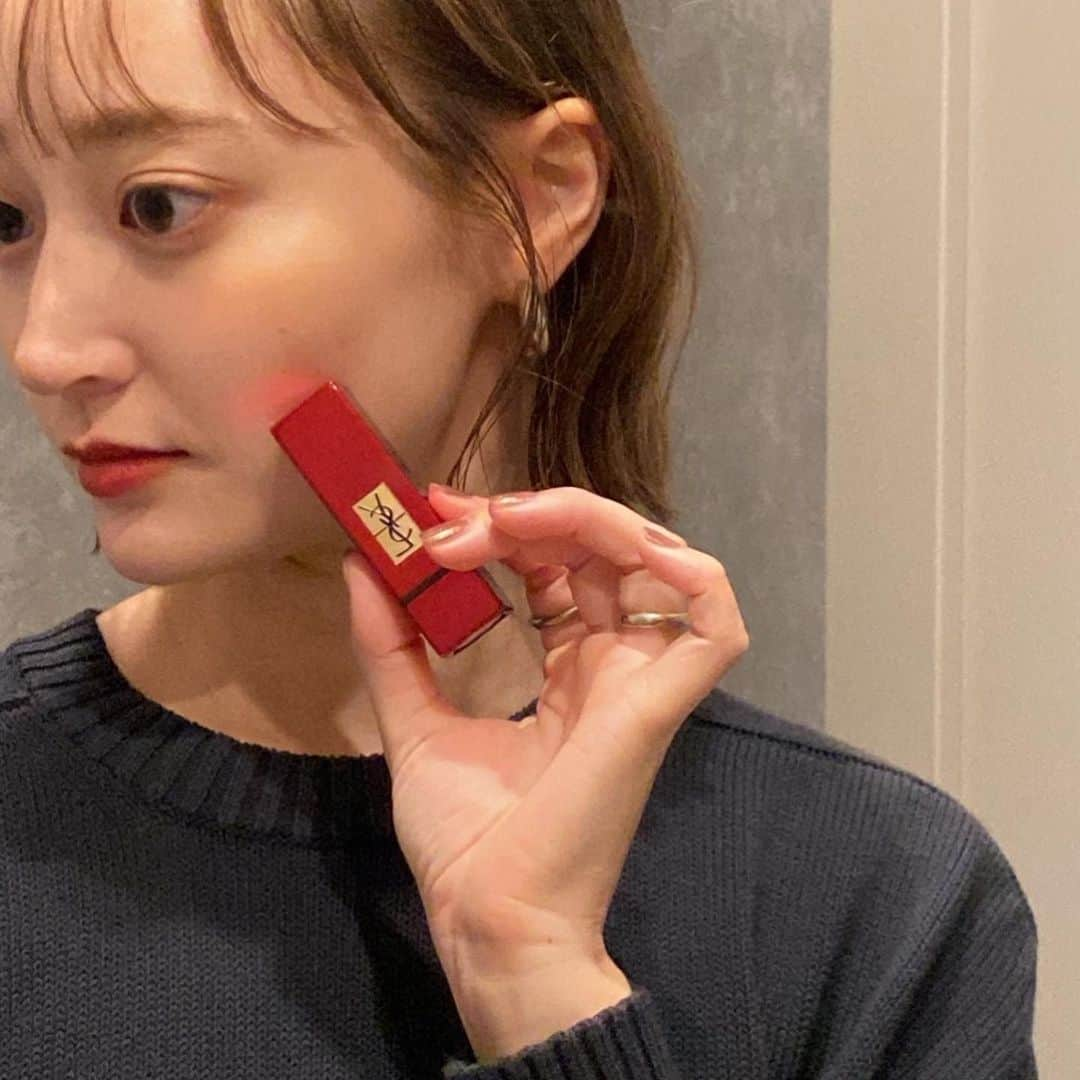 磯俣愛のインスタグラム：「最近のお気に入りたち @yslbeauty  @todayful_  @genish_official  @uniqlo_jp  @vans」