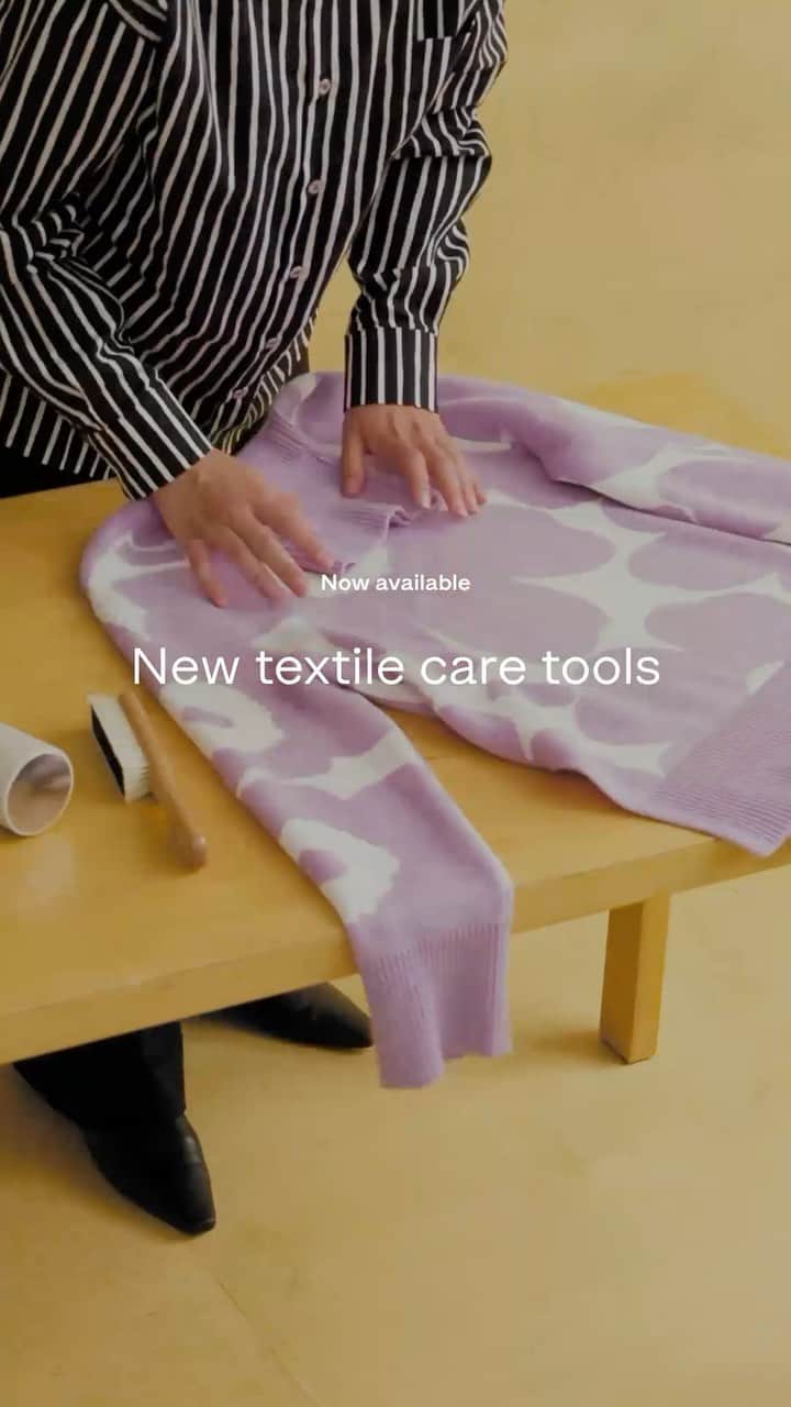マリメッコのインスタグラム：「Wondering how to make your Marimekko knits last year after year? Meet the perfect duo for textile care.  The Kent clothes brush helps to remove pilling and smooth the surface of most woolen knitwear items, while the Pilo 2 fabric shaver by Steamery is perfect for tackling pilling on smooth-surfaced textiles.  These tools are your new essentials for an everlasting wardrobe, whether you want to freshen up your older gems or ensure that your new favorites will become true forever pieces.  At the moment, the care products are available exclusively in our European markets.  Explore care tips and tools in our care guide. Link in bio. #marimekko」