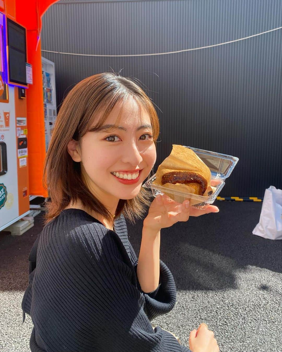 平塚麗奈さんのインスタグラム写真 - (平塚麗奈Instagram)「・ 好きなもの食べ尽くした日🫶  念願の 鰻焼きおにぎり #うなな  と モンブラン #芋ぴっぴ 最高すぎた＾＾」10月11日 21時04分 - hiratsuka_reina