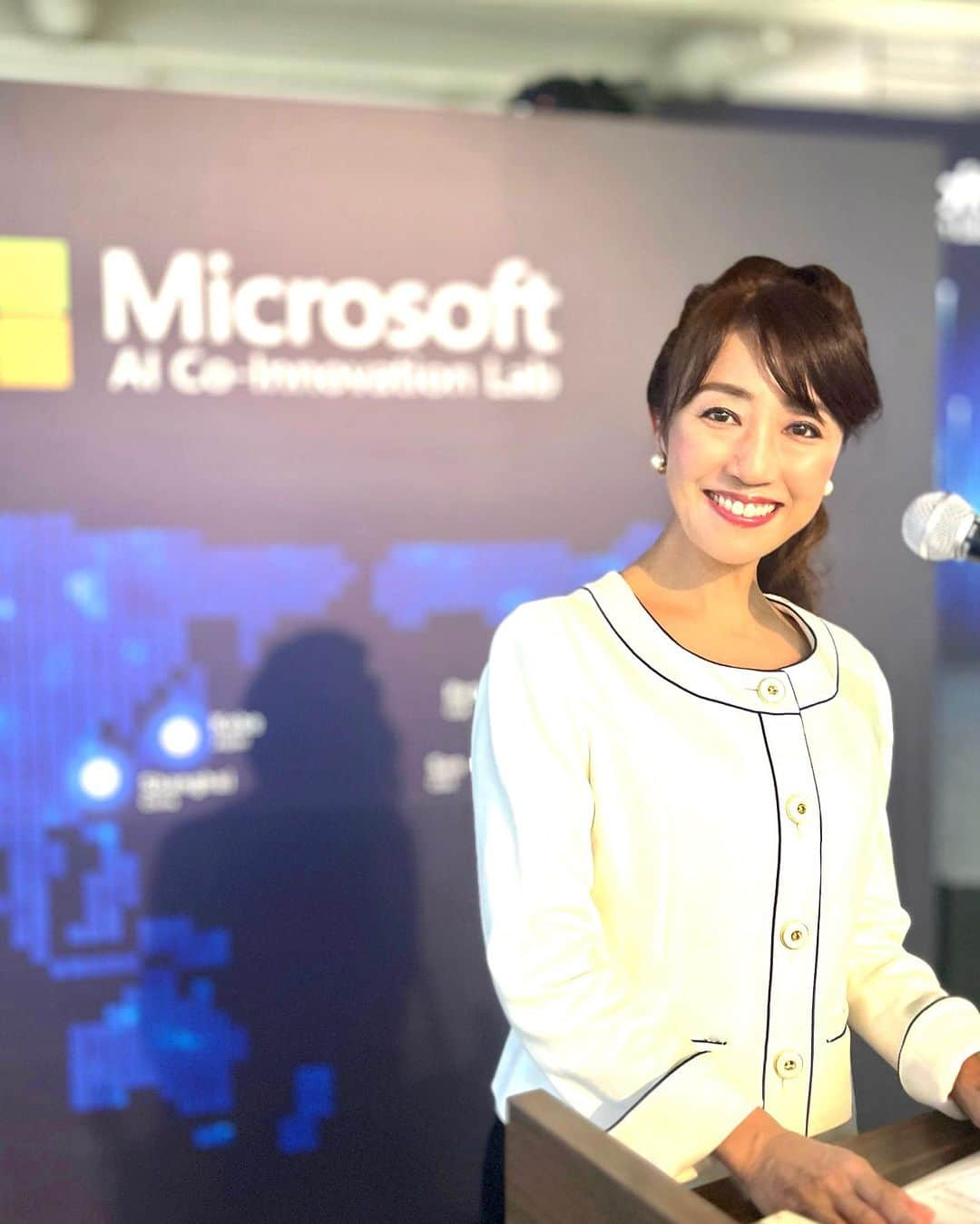 永倉由季さんのインスタグラム写真 - (永倉由季Instagram)「. . ⁡ 神戸に日本で初めて開設した 「Microsoft AI Co-Innovation Lab for Japan 」     オープン記念イベントの 第2部の司会を担当させて頂きました。   ⁡ 全てAIに頼るのではなく 共創しながら ビジネスに活用するのだそうです。 ⁡ (農業にも使われていて興味深かった🌾) 　　　 ________________ 　　　　 ⁡ 新人の時からお世話になっている プロフェッショナルな皆さんは 　　 　　　　　　 安心かつ 面白くて楽しくて帰りたくなくなる(笑) (一人ヘンテコな顔してはる) ⁡ 　　　　　　　 現場は 出ている人だけでなく オモテに出ていないスタッフさんがいるから 成り立ってます✨ . . ⁡#神戸 #microsoftaicoinnovationlab Lab   #オープンイベント  #ai   ⁡ ▶︎アメブロ更新　↓プロフリンクから　　　　　　　　　　　　　　　@yuki_nagakura67 ⁡ ✼••┈┈┈┈┈┈┈┈┈┈┈┈┈┈┈┈••✼  　　　　　 ▶︎アナウンサー・プライベート用Instagram @yuki_nagakura67 ⁡ ▶︎ブランディング用/魅せ方・伝え方・オススメ @yuki_nagakura_brushup_salon ⁡ ✼••┈┈┈┈┈┈┈┈┈┈┈┈┈┈┈┈••✼ ⁡ ⁡ #永倉由季 #フリーアナウンサー #司会者#司会業  #顔タイプ診断 #顔タイプアドバイザー #顔タイプ診断® #アナウンサー #女子アナ#女子アナコーデ ___________________________」10月11日 21時04分 - yuki_nagakura67