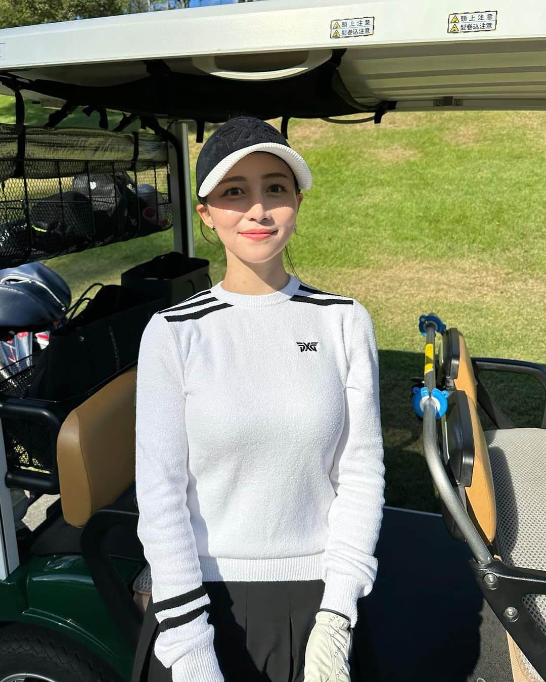 左近鈴乃さんのインスタグラム写真 - (左近鈴乃Instagram)「. 半年ぶりになってしまったゴルフ⛳️ 気候のいい時しか行きたくない わがままエンジョイゴルフしてます🏌🏼‍♀️🍃🌞笑 ウェアは韓国で買った @pxgkorea 🖤  今日は涼しくて、でも暖かくて 最高のゴルフ日和だった！！ 久しぶりに自然に触れてパワーもらった、最高🌳✨  . 朝からお互い仕事して、YouTube撮影もして その後集合して薄暮でゴルフ。 仕事もプライベートも充実した日は幸福度高すぎる◯ 早起きしてもう眠いから早く寝よっと😌♡  #ゴルフ #ゴルフ女子 #pxg」10月11日 21時07分 - suzuno_sakon