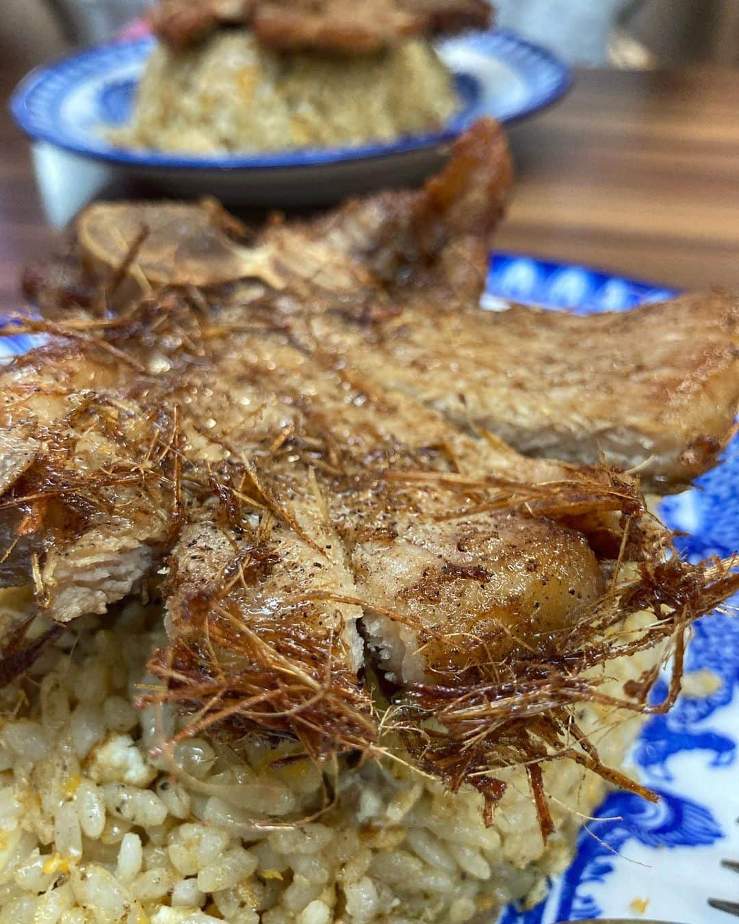 宮本菜津子さんのインスタグラム写真 - (宮本菜津子Instagram)「はじめてのシンガポール、本当に人住んでんの？みたいな無機質な感触がとても不思議で別世界にいるような感覚になった🪢  スケジュールがタイト過ぎて楽しむ暇がなかったのがこころ残りやけど、シンガポールでもMASS OF THE FERMENTING DREGSを愛してくれる人たちにたくさん会えて身体の細胞がビリビリしたよ。ずっと待ってた、目の前にいるのが信じられない！と目をキラキラさせながら声を掛けてくれたみんな、また必ず会おうね。ありがとう！ - #massofthefermentingdregs  #motfd #masudore #singapore  #マスドレ #シンガポール」10月11日 21時14分 - natsukondesu