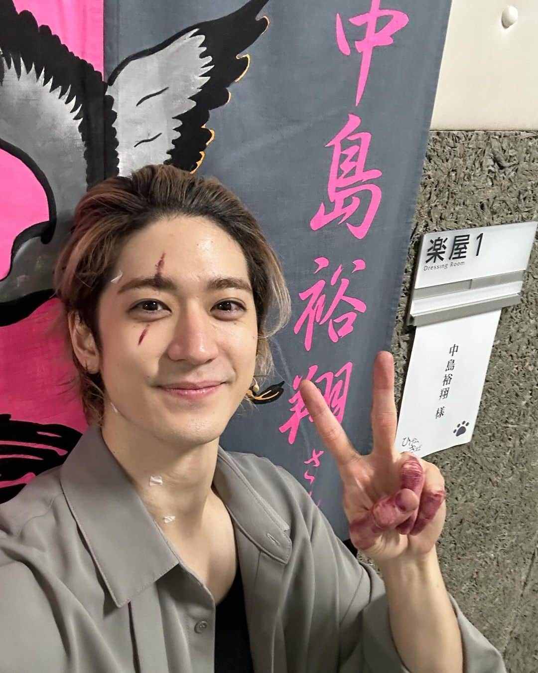 中島裕翔さんのインスタグラム写真 - (中島裕翔Instagram)「🐈 Oct. 9 We were able to successfully complete all 35 performances of "Higeyo, Saraba" in Tokyo and Osaka.  Thank you soooooo much for coming and supporting.  And thank you for the amazing work and friends I’ve met.   #yutogenic #japaneseactor  #ひげよさらば #HigeyoSaraba #ナナツカマツカ #蓬莱竜太 #柄本時生 #音月桂 #忍成修吾 #石田佳央 #一ノ瀬ワタル #屋比久知奈 #江原パジャマ #小口隼也 #田原靖子 #月那春陽 #益田恭平 #松田佳央理 #河野顕斗  #渡邊真砂珠 #中村梅雀」10月11日 21時14分 - iam_yuto_nakajima